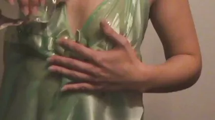 Gái đức Tin Leon và thu dam bang dua leo Hailey Trẻ