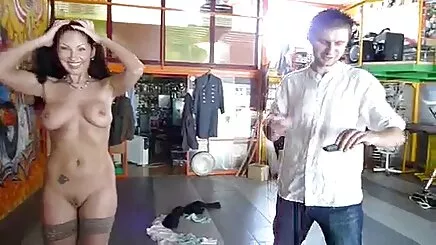 Bữa tiệc Vegas SƠN N nhâm nhi NỮ gai tu suong ra nuoc