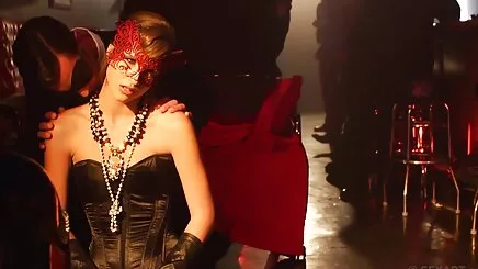 18 Videoz-Lindsey Olsen-quan hệ tình dục với phim sex thủ dâm bằng trái dưa leo kem và cà phê