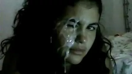 Thủ dâm trên của Bella rương nhỏ, em gái thủ dâm bằng cu giả mẹ,