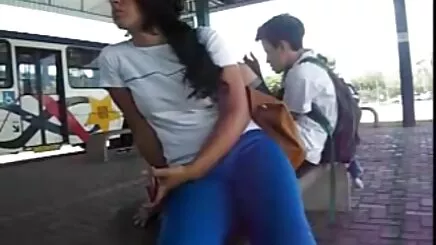 cô gái tay bị trói sex lon to thu dam cho đít và âm đạo