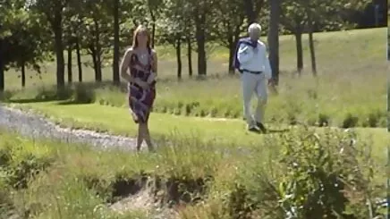 Cô gái tóc vàng trong Lackanzug clip gai dep thu dam