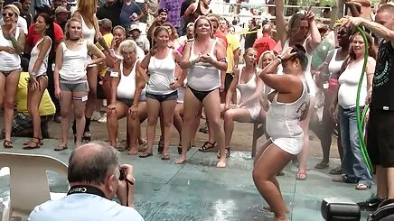 Vụng về, phim sx thu dam bà là một vùng vịnh