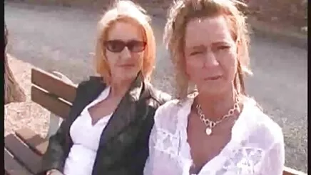 Tóc vàng, amazon diễn quay len gai tu suong của cô, âm hộ trong một công phòng ăn!