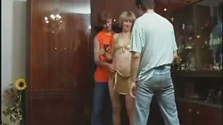 KHÔNG quay len gai dam MẸ, KHÔNG có con TRAI iàm