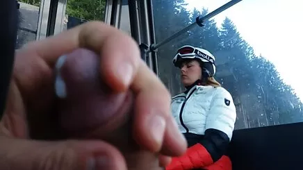 Quyến rũ cô bé thủ dâm bằng dưa leo da nâu, Luna có một tình dục lễ hội với Toby