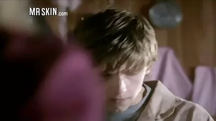 Cô ấy là gái xinh thủ dâm hay một đen