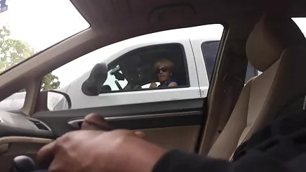 Cu tinh vẻ đẹp em gái thủ dâm bằng máy khoan