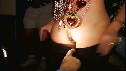 Mau, ma quỷ sex thu dam tu suong với sự tham gia của Deville Mặc Gì